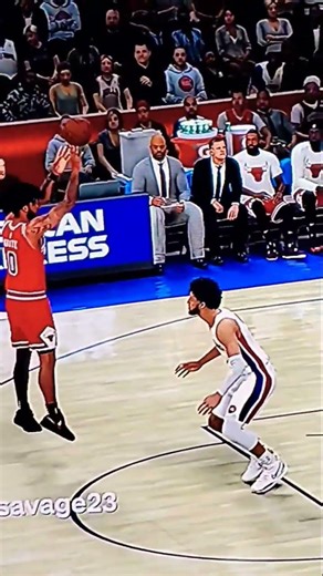 COBY WHITE WITH THE MEAN STEP BACK SHOT OVER CADE CUNNINGHAM!! 🤯⛹️‍♂️💥#cobywhite #nba #stepback #2k
