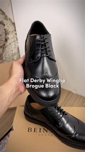 Tampil klasik dan elegan dengan sepatu pantofel pria rekomendasi, Flat Derby Wingtip Brogue Black ✨ #beinwickel #sepatukulit #sepatukulitpria #sepatupantofel