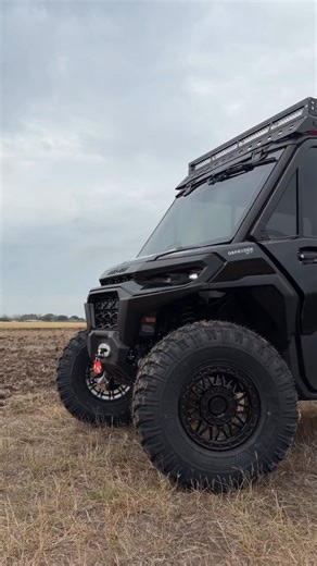 The Can-Am Defender is built to work and outlast, but it cleans up pretty well too... 👀🔥 #CanAmOffRoad 📸: @rancharmor | Can-Am Off-Road