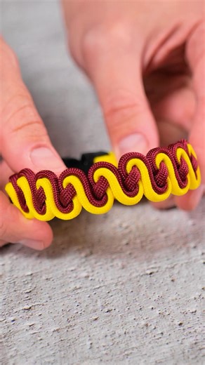 This Bracelet Technique Is So Satisfying 🪢 Easy Paracord Weave