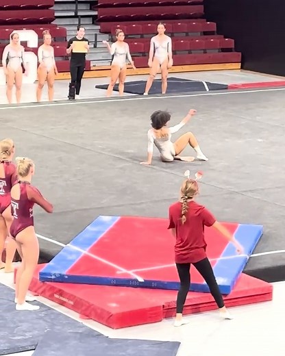 Temple Women's Gymnastics' Kyrstin Johnson started her routine with "Not Like Us" by Kendrick Lamar and had everyone dancing along with her 🔥 (📹: Kyrstin_Johnson/TT) | espnW