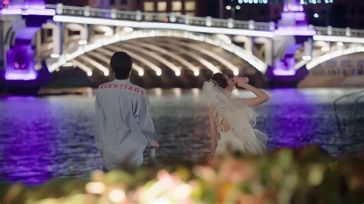 The runaway bride unexpectedly meets true love😆🥰 逃婚的新娘意外遇到真爱 📺📺Drama：Hello, My Shining Love 🥳Come to watch and find your pick !🙌 #遇见璀璨的你 #HelloMyShiningLove | 影视百分百