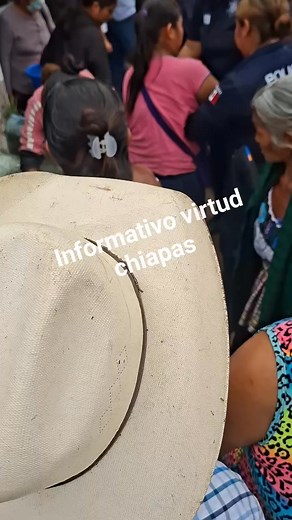 226K views · 1.7K reactions | Con lujo de viol3nc¡4 y con todo el abuso de autoridad, policías municipales de Ocosingo, Chiapas, arremeten contra una pobre vendedora ambulante, pretendiendo confiscarle su canasto de verduras. Video de || Informativo virtud Chiapas | Ocosingo Noticias Digital. | Facebook