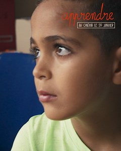 🏫 On vous recommande chaudement APPRENDRE de #ClaireSimon, au cinéma le 29 janvier. Un documentaire lumineux, fédérateur, sur le rôle primordial de l'institution scolaire et l'enthousiasme de la jeunesse qui formera le monde de demain ! Il y a dans le titre APPRENDRE un double sens à la fois évident et complexe : apprendre quand on est enfant et l'adulte qui apprend aux enfants. À contre-courant des représentations stigmatisantes (« les racailles », les enfants violents), #ClaireSimon montre ce