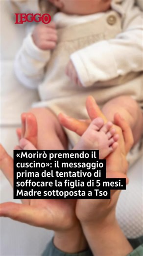 Un messaggio inquietante, inviato poco prima del gesto: «Vivrò, morirò premendo il cuscino, morirò anch’io. State bene ragazzi». È da questo sms che prende forma il tentato infanticidio avvenuto domenica 18 gennaio 2026 a Catania, dove una donna ha cercato di soffocare la propria figlia di cinque mesi. A dare l’allarme è stata la zia materna minorenne della bambina, che dopo aver letto il messaggio ha chiamato il 112. I carabinieri del Nucleo Radiomobile del comando provinciale sono intervenuti 