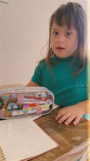 La Calesita de Lupe & Asia 🧿 on Instagram: "La seño y la nena más buena 🥹❤️ Aguante Lupe 😂💪🏻"