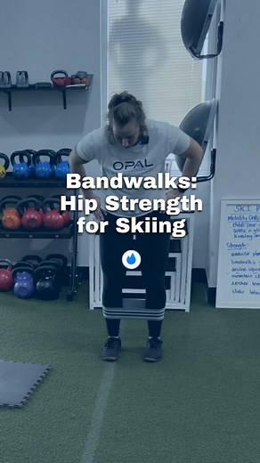 Here is a clip of Dr. Morgan performing lateral bandwalks and forward/backward bandwalks at our recent Ski Prep Workshop. The hip is the top of the knee, which means that hip strength and stability is KEY for knee stability. Knee injuries such as ligament tears or sprains are the most common type of ski injury. It can't hurt to wake up the hip muscles that help support the knee before your next ski trip!⛷️ We love bandwalks because they require minimal equipment and they are always hard for the 