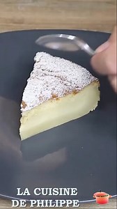 Aujourd'hui, c'est gâteau magique à la vanille ✨ Ingrédients : 50 cl de lait 125 gr de sucre 125 gr de beurre 4 oeufs 130 gr de farine 1 cuillère à soupe d'arome de vanille ( ou 1 gousse de vanille) 1 cuillère à soupe de Rhum (facultatif) Temps de préparation : 15 min Temps de cuisson : 50 min à four 160°C | La Cuisine de Philippe