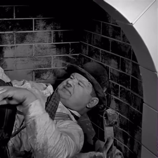 Laurel and Hardy in ‘Hog Wild’ (1930) | Classic Comedy