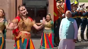 PM Modi gets rousing welcome at Moscow, greeted with 'Rangilo Maro Dholna' performance | VIDEO