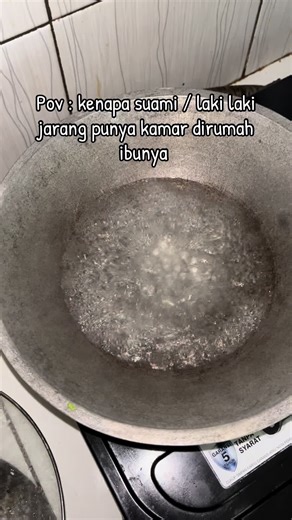 Kenapa Suami Tak Punya Kamar di Rumah Ibu?