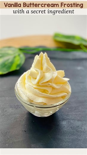 ✨Best Vanilla Buttercream - 4 ingredients only✨ Best for coating, piping & decorating cakes, cupcakes 🚫NO REPOSTS Ingredients: Salted Butter(cold but soft) - 100gms Icing sugar(sifted) - 200 gms Chilled fresh cream/Whipping cream - 2 tbsp (Chilled milk 1-2 tbsp can also be used) Vanilla extract -1 tsp Flavourful Tips : When making buttercream frosting, butter should be softened and at the right temperature so that it’s light and airy, but still stable enough to hold its shape. Softened: Butter 
