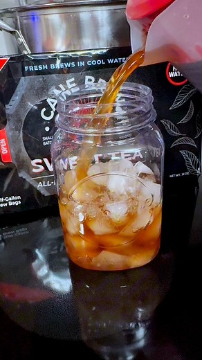 Southern sippin’ at its finest 🍋☀️ Brewed up some classic Sweet Tea using Cane Brew Sweet Tea Bags — smooth, rich, and perfectly sweet every time. Nothing hits like an ice-cold glass of this on a warm day! 🧊🥤 Made and manufactured right here in Sweet Home Alabama ❤️🤍 #SweetTea #CaneBrew #SouthernSweetTea #IcedTea #SweetTeaSeason #SouthernLiving #BBQLife #BackyardVibes #SummerSippin #BentleyBBQ #MrsBentleyBBQ #BBQDrinks #CaneBrewTea #MadeInTheSouth #FrontPorchVibes #SweetHomeAlabama | bentley