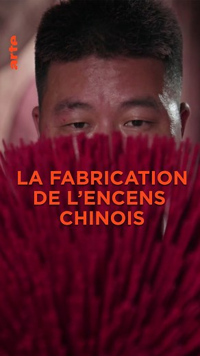 Lors du Nouvel An chinois, des milliers de bâtonnets d’encens rouges et jaunes sont brûlés. Une tradition rendue possible grâce au travail de ces producteurs dans la province de Fujian ⤵️ so.arte/RougeChine | ARTE