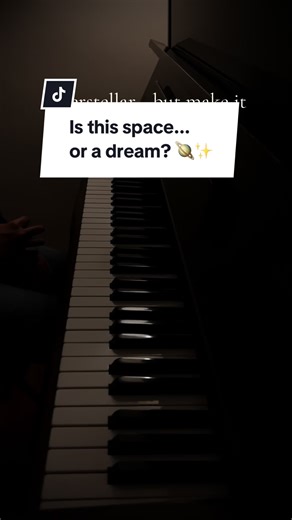 The hidden side of Interstellar. 🌌 Most play this piece for power, but I wanted to explore its silence. Using the practice pedal (felt piano) changes everything—it turns the vastness of space into a late-night thought. Do you prefer this dreamy version or the epic one? 👇 --- 🇮🇹 --- Il lato nascosto di Interstellar. 🌌 Molti suonano questo brano per la sua potenza, ma io volevo esplorarne il silenzio. Usare la sordina (felt piano) cambia tutto: trasforma la vastità dello spazio in un pensiero