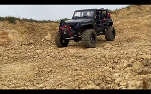 SCX10轻度改装，玩穿越姿态