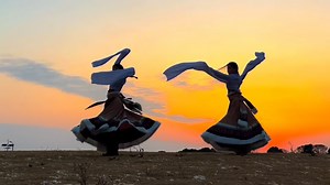 Look, two women are dancing the Tibetan dance, draped in colorful hats, which is a captivating display of cultural heritage. As the dance reaches its climax, the women's robes flutter in the wind, billowing out behind them like wings. 🎥: douyin-旦小怡🌱 #dance #fantastic #culture #heritage | Fantastic China
