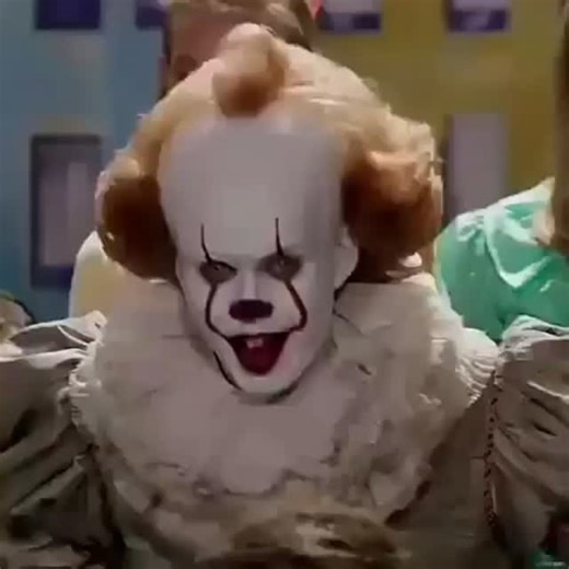 FilmFactsX on Instagram: "Behind the scenes of IT Chapter One. ⚡ Follow @FilmFactsX for more 🎬 IT (2017) – Dir. Andy Muschietti #BillSkarsgård #Pennywise #ITMovie #itwelcometoderry #jackgrazer #jaedenmartell #sophialillis #jeremyraytaylor #StephenKing #BehindTheScenes #funny #meme #funfacts #viral #movie #bts #iconic #fyp #cinema #movies #reels"