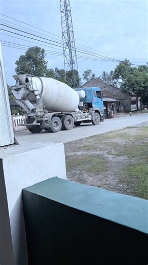 Ada mobil molen lewat rumah abidzar.