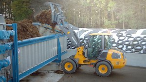 New Volvo L25 Electric, the first electric wheel loader from Volvo. Watch and discover the L25 Electric in Agriculture applications. Find out more >> https://bit.ly/33fmTXY | Volvo Construction Equipment - Europe, Middle East and Africa