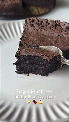 5 Ingredient Gluten Free Flourless Chocolate Cake | Fudgy, Dense & Incredibly Rich