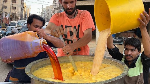 Roaside Mango Banana Juice in Karachi | Street Drink Crushed Ice Mango Milk Shake Making. Special Mango Flavour Syrup Milk | Must Taste