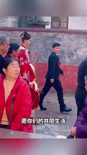 1米78的新娘，比新郎还要高半个头，新娘自带主角光环 "高个子女生 #婚礼 #happy婚 #婚礼现场 #感情 #幸福 #爱情