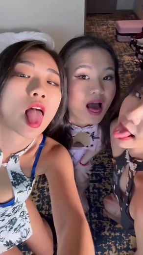 Sakura Lin on Instagram: "Life is better w friends, don’t u agree? 💕 @1monmontw @bunnybrownie36 #asmr"