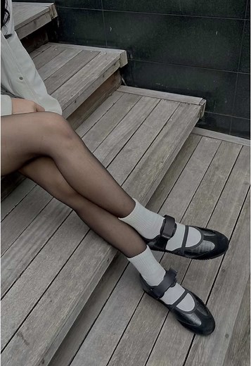 Twyla Croco Noir Sandals: Stylish & Elegant Footwear