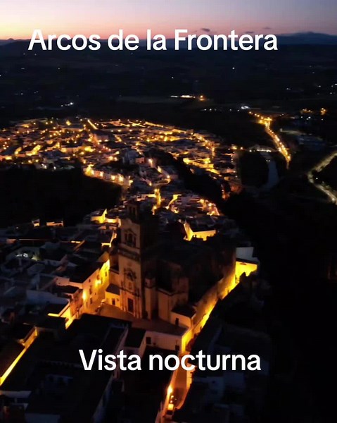 Espectacular vista nocturna de Arcos de la Frontera