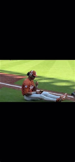 Texas Longhorns Jonah Williams reading his Bible #jesus #texaslonghorns #baseball #bible