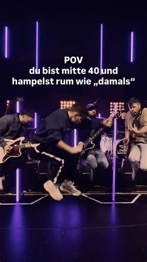 REVOLVERHELD on Instagram: "tour kann fortgesetzt werden 🤝"