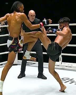 INSANITY 🤯 The striking battle between Johan Estupinan and Zakaria El Jamari was CRAZY!