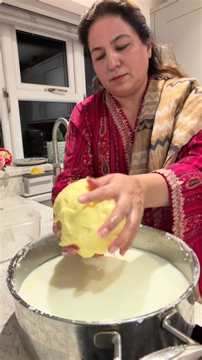 How to make butter from double cream and white chicken karahi . Try this amazing Dola #dola #uk
