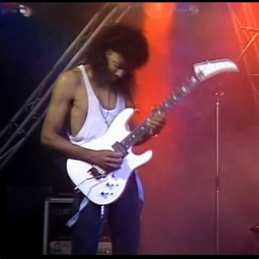 Tony Macalpine - Blues Guitar Solo #guitarsolo #tonymacalpine #miketerrana #halleonard #bluesguitarsolo | Shred Music TV