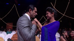 3.6M views · 33K reactions | Kapil sharma with Jennifer Winget' & ex Karan Singh Grover.. मेरी तारीफ करो .. #ITA2019 | Indian Television Academy | Facebook