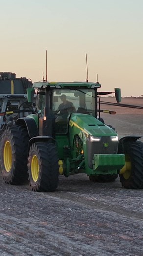 Painting Screens in Australia 🎨 John Deere Farming Video