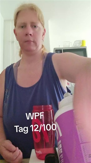 Mein WPF Tag 12 startet heute etwas anders als wie Ihr es von mir eigentlich gewohnt seid. Mein Akku war heute morgen zu schwach um den ersten Proteinshake mit abzufilmen. Der erste Shake war natürlich wie immer mein Coffeelover mit Collagen Neutral. Dies ist bereits mein 2. Proteinshake des Tages. Meine kleine Mahlzeit lasse Ich heute ausfallen und zur Großen Mahlzeit gibt es die Reste vom Nudel-Brokkoli-Auflauf von gestern 💜🤩 #wpf #morenewcomer #more #mentalhealth #support @sanas.rolfes @Chr