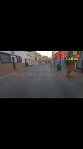 LA IMPORTANCIA DE NO USAR EL TELÉFONO EN EL TRABAJO. Un ladrón de cilindros de gas fue capturado en el departamento de Jalapa, pero pocos minutos después de ser capturado se le escapa al agente de la Policía Nacional Civil (PNC), por responder a una llama, por un descuido el aprendido se suelta de un supuesto amarrado en las manos ya que no contaba con las esposas colocadas en sus manos. Juzgue usted mismo. | Metro Noticias