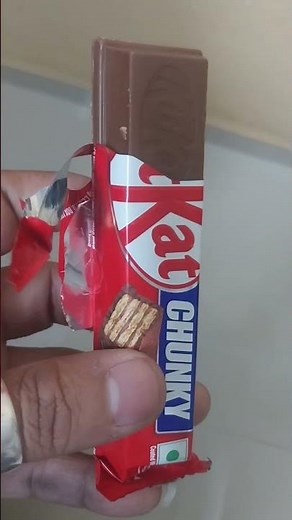 KitKat Chunky Bar Review & Taste Test | Thick Chocolate Wafer Break! #kitkat #chocolate