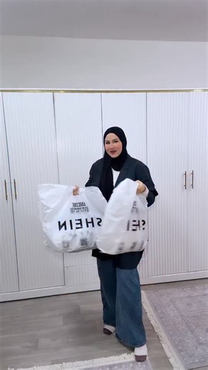 MARIAM HEGAZY on Instagram‎: "مش عارفه ازاي بعد الفيديو ده هتفضلي قاعده من غير ما تروحي تعملي احلي و ارخص شوبنج 😌♥️ و عيزاكي مطمنه بينزلو كل شويه حاجات جديده ف لو روحس كل يومين هتلاقي حاجات جديده ف المكان 😌❤️‍🔥 صراحه دا مكاني المفضل 😭 و عايزه اقولكم ان روحته من شهرين و اشتريت منه تقريباً كل هدوم الشتا ده 😋🤍 . . @barcode_shein_outlet.sa"‎