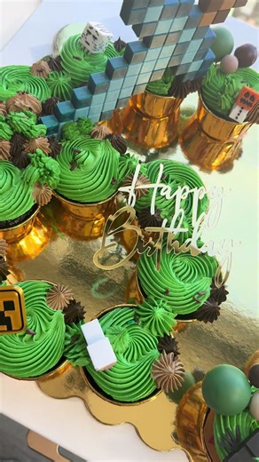 Minecraft Cake & Cupcakes . . #bakesisbakery #67