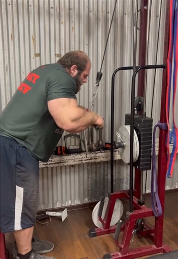 Full stack for triceps. - Training Program link in bio 🔥 - Code: SMAEV1 for all @BuckedUp supplements! - #andreysmaev #bodybuilding #powerlifting #gymmotivation