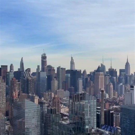 Big news from the Big Apple! 🍎 Howard Hanna Real Estate Services — the No. 1 real estate company in New York — is now proudly serving Manhattan through the acquisition of Elegran Real Estate. With this expansion, Howard Hanna becomes the first brokerage to offer a truly seamless real estate experience connecting Manhattan with the entire Tri-State area. From the city to the suburbs, our agents and clients can now move, buy and sell with one trusted brand at every step. Visit https://hubs.ly/Q03