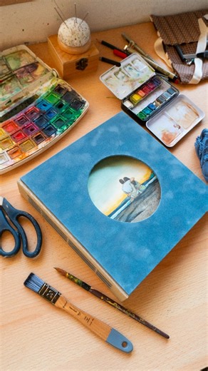 ANKO ✨ Ana Trifunović on Instagram: "Bookbinding 🪡🧵The process of making the covers and long stitch binding technique For making the covers of this book I used gray book board, PVA glue (acid free!) and book cloth ✂️ For cutting the circle I used an Olfa cutter. My paper guillotine is a second hand Ideal cutting machine This book has 60 pages of 220gr paper. You can use them as scrapbooks, keepsake books or photo albums I used long stitch binding technique for sewing the book 📖 #encuadernacio