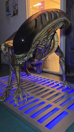 November 22nd & 23rd Heroes Dutch Comic Con: Come to the Diorama Builder booth in Hall 10 (stand number 10.15) to have your picture taken with a life-size Dog alien! Made on a #CrealityK2Plus Made by DoubleDomeStudio in collaboration with the dioramabuilder Special thanks to 123 3d.nl 3d design by: 3dklos #bigchap #xenomorph #alienqueen #alien #aliendog #bigchap #aliens #xenomorph #aliencovenant #facehugger #ellenripley #giger #hrgiger #prometheus #ridleyscott #alienisolation #ripley #alienmovie