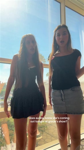 see you tonight queen? @Audrey Hobert #thesecretofusdeluxetour #gracieabrams #tsoudeluxetour #losangeles #kiaforum #audreyhobert #fangirl #fyp @gracie abrams