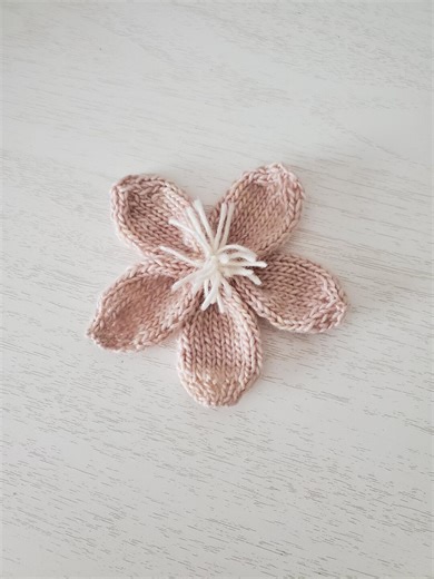 Small Cherry Blossom Knitting Pattern, Knitted Flower Digital Download PDF, Easy Sakura Embellishment Pattern, Floral Applique for Beginners - Etsy