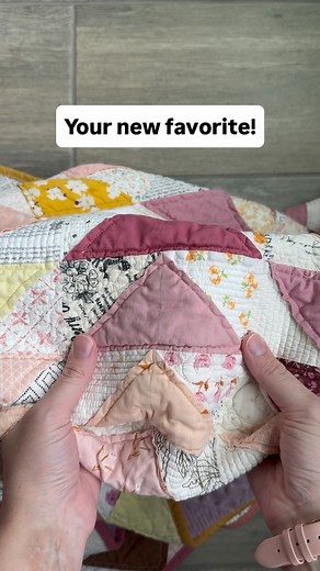 Elizabeth Chappell on Instagram: "Comment QAL to make your own 3D Flying Geese blocks! This is the Front Porch quilt—my all-time favorite. And something tells me it just might become yours, too. 🩷"