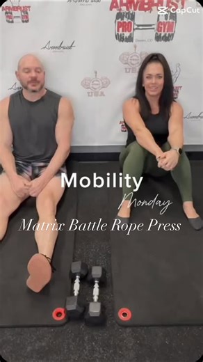 Team Elemental on Instagram: "Mobility Monday - Matrix Battle Rope Press If strength and mobility had a baby… this would be it. 🦵 Quad & hip flexor opening – Huge stretch through the front of the body. Much like a Sissy Squat 👣 Balance challenge – Teaches you to stay rooted while moving. 🍑 Glutes ON – Drives the hips forward and protects the spine. 🧘‍♀️ Thoracic extension – Encourages upper-back mobility instead of dumping into the low back. ⚙️ Shoulder flexion strength – Stability overhead 